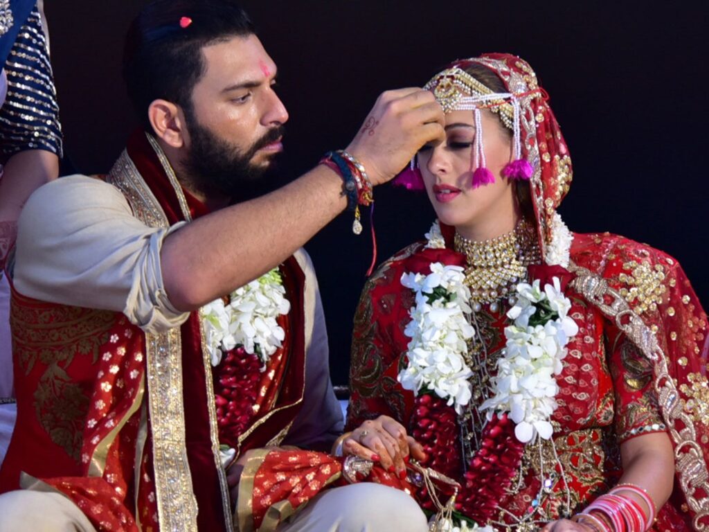 Top 10 Cricketers Who Married With Actresses